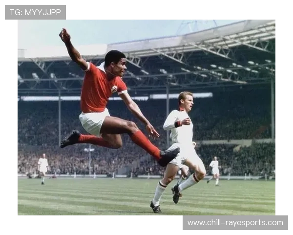 足球2号球衣背后的传奇人物与他们的辉煌成就揭秘